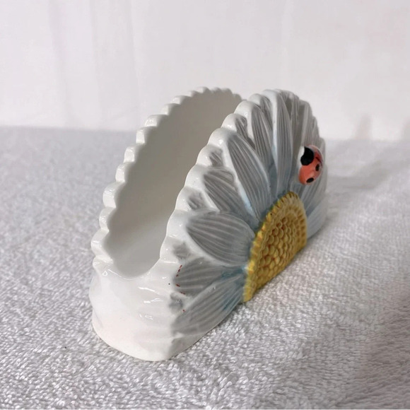 Vintage Ceramic Daisy With Lady Bug Napkin Holder - Picture 5 of 15